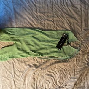 comes with tag and extra buttons